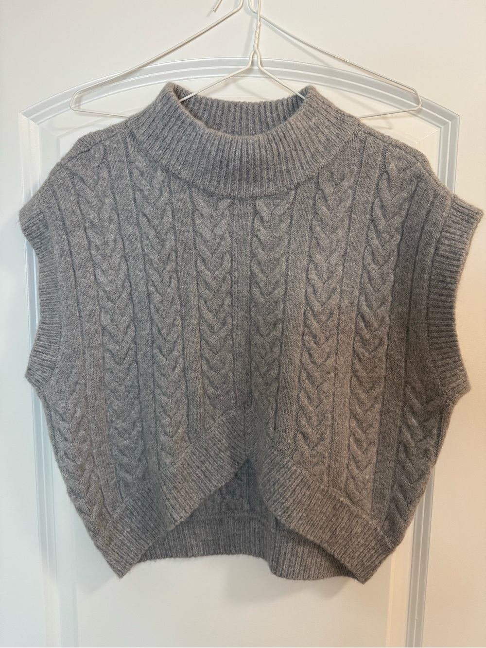 Versona Gray Cable Knit Mock Neck Sweater Vest